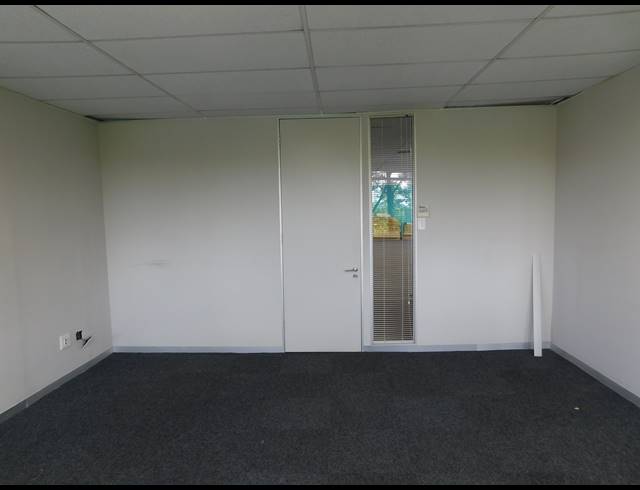 303M² OFFICE TO LET IN FERNDALE